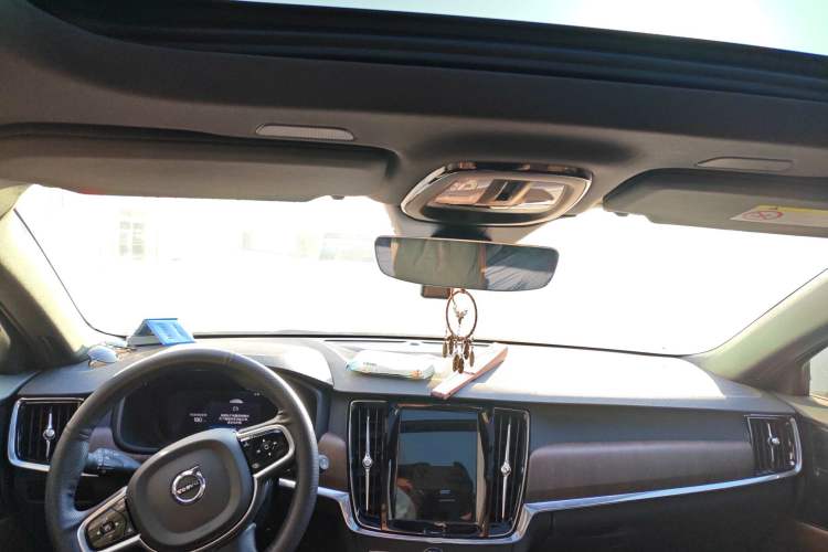 Used Volvo V90 2023 Cross Country B5 AWD Smart Range Edition Headliner