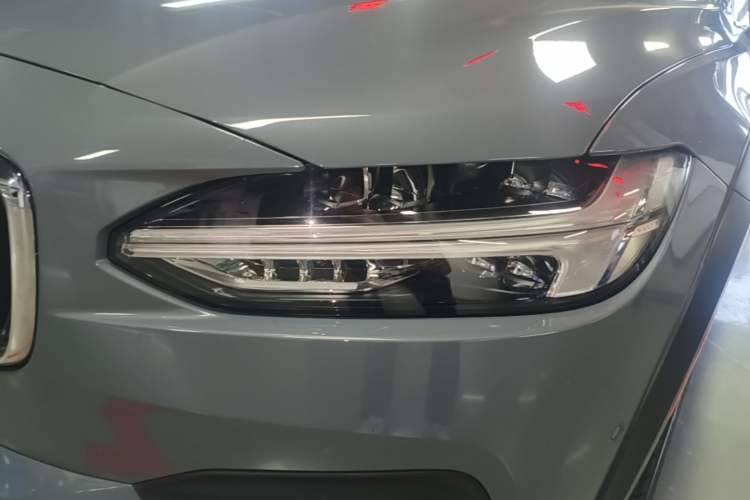 Used Volvo V90 2023 Cross Country B5 AWD Prestige Edition Left Front Headlight