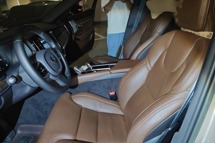 Used Volvo V90 2023 Cross Country B5 AWD Prestige Edition Left Front Seat