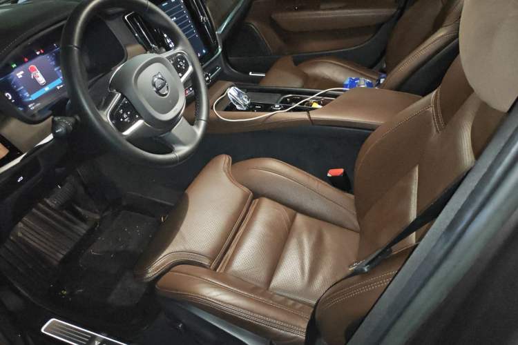 Used Volvo V90 2023 Cross Country B5 AWD Prestige Edition Left Front Seat