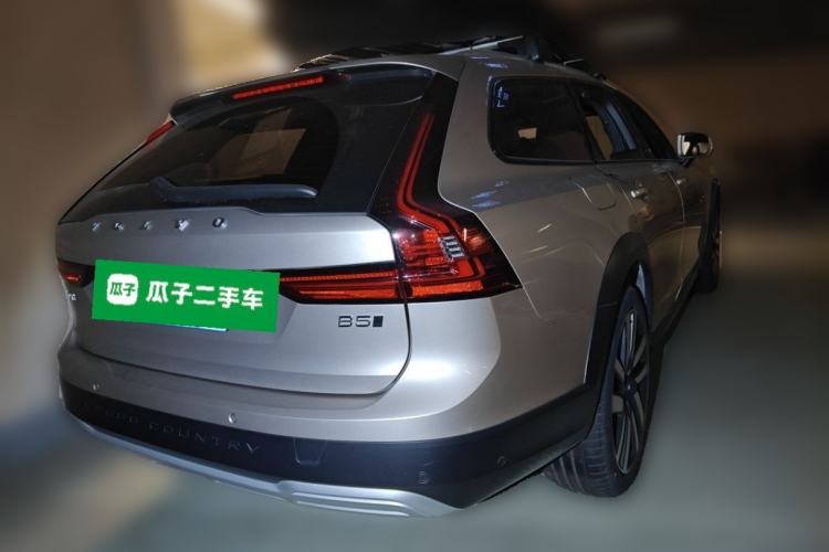Used Volvo V90 2023 Cross Country B5 AWD Prestige Edition Rear Right 45 Deg