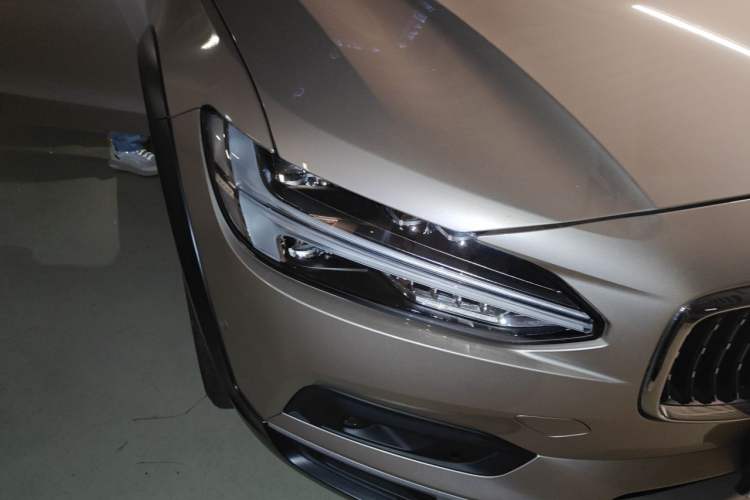 Used Volvo V90 2023 Cross Country B5 AWD Prestige Edition Right Front Headlight