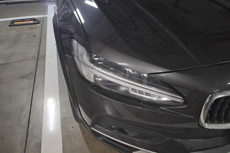 Used Volvo V90 2023 Cross Country B5 AWD Prestige Edition Right Front Headlight