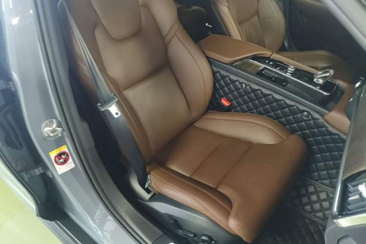 Used Volvo V90 2023 Cross Country B5 AWD Prestige Edition Right Front Seat