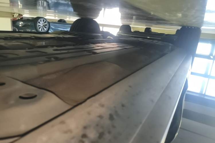Used Volvo V90 2023 Cross Country B5 AWD Prestige Edition Right Side Sill