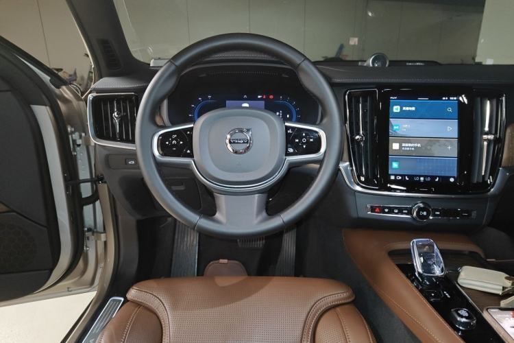 Used Volvo V90 2023 Cross Country B5 AWD Prestige Edition Steering Wheel