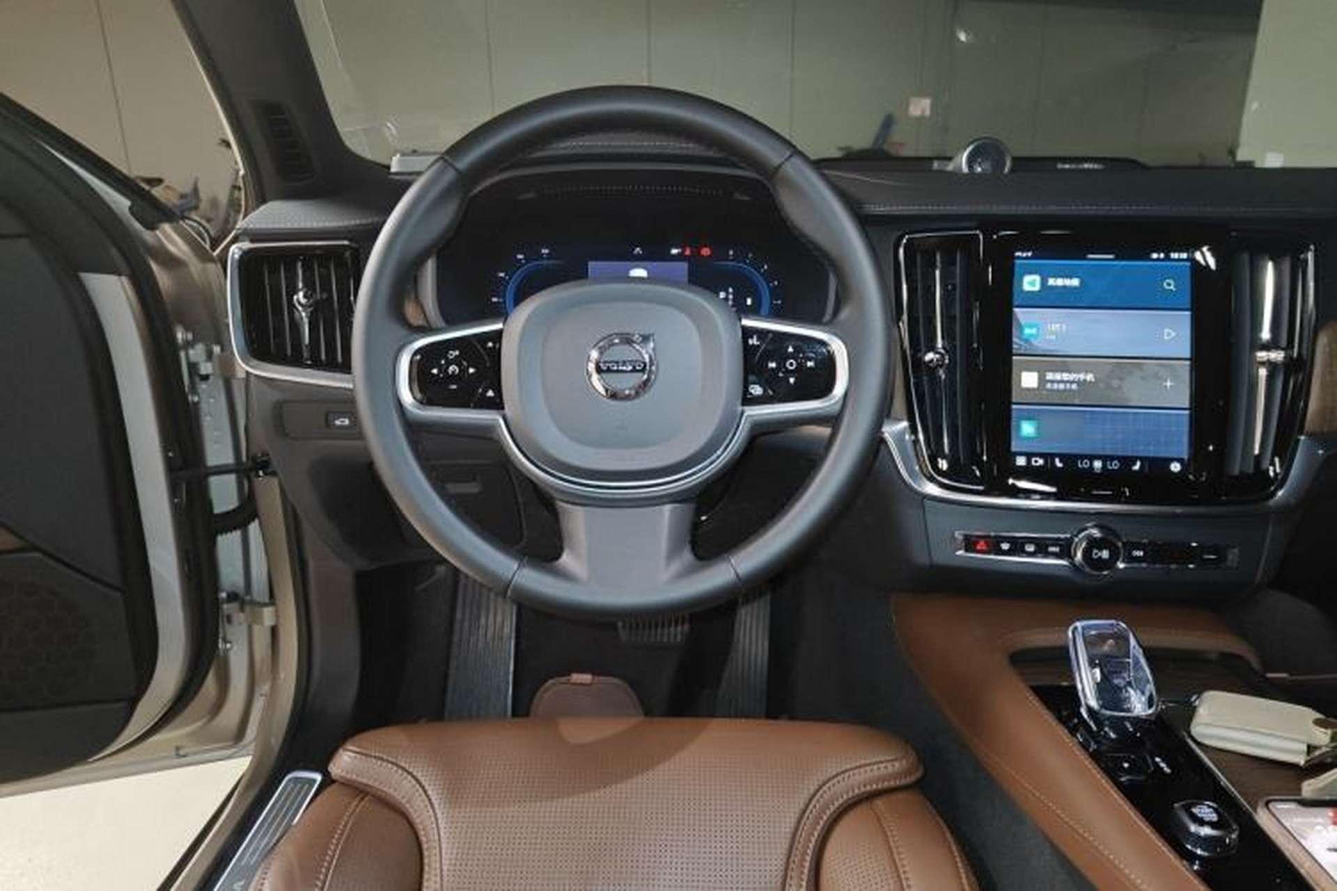 Used Volvo V90 2023 Cross Country B5 AWD Prestige Edition Steering Wheel