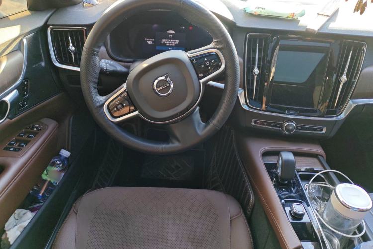 Used Volvo V90 2023 Cross Country B5 AWD Smart Range Edition Steering Wheel