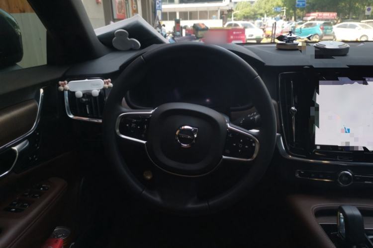Used Volvo V90 2023 Cross Country B5 AWD Smart Range Edition Steering Wheel