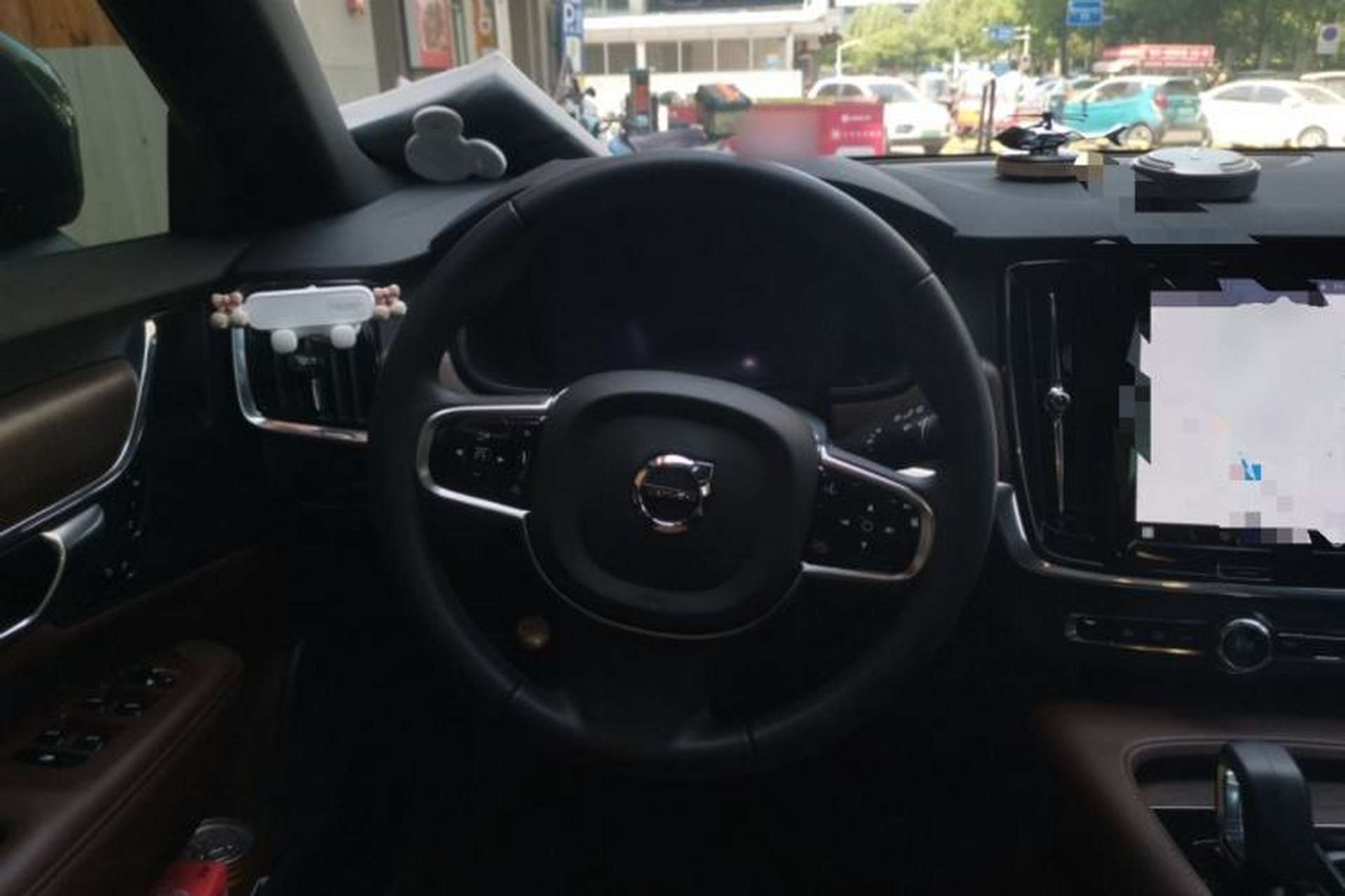 Used Volvo V90 2023 Cross Country B5 AWD Smart Range Edition Steering Wheel