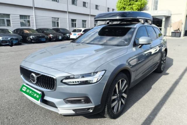 Used Volvo V90 2023 Cross Country B5 AWD Prestige Edition