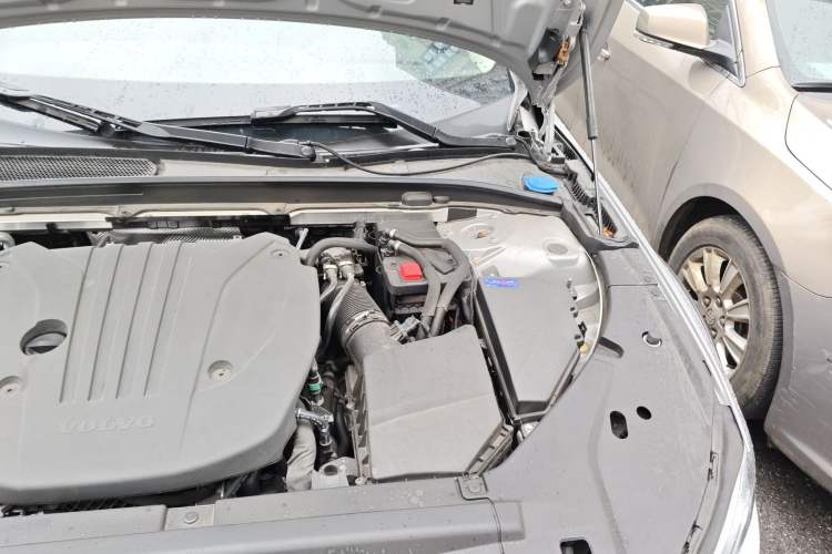 Used Volvo V90 2023 Cross Country B5 AWD Smart Range Edition Engine Bay Left