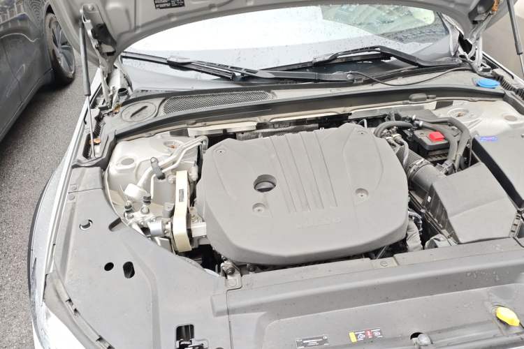 Used Volvo V90 2023 Cross Country B5 AWD Smart Range Edition Engine Bay Right