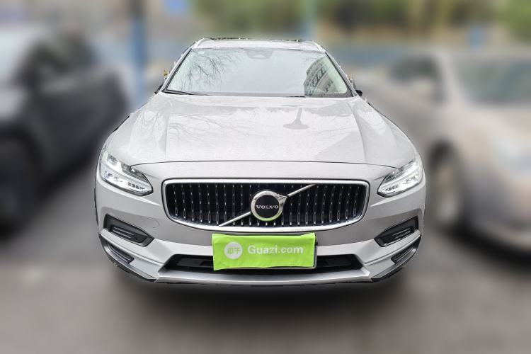 Used Volvo V90 2023 Cross Country B5 AWD Smart Range Edition Front