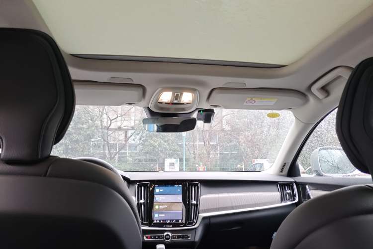 Used Volvo V90 2023 Cross Country B5 AWD Smart Range Edition Headliner