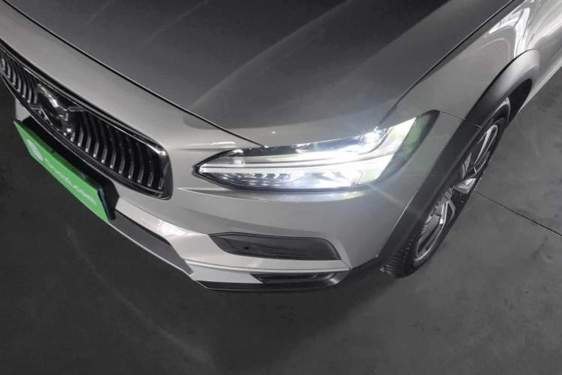 Used Volvo V90 2023 Cross Country B5 AWD Smart Range Edition Left Front Headlight