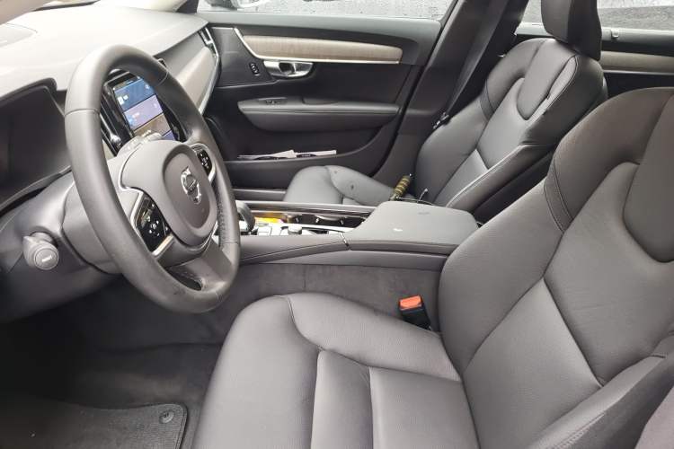 Used Volvo V90 2023 Cross Country B5 AWD Smart Range Edition Left Front Seat