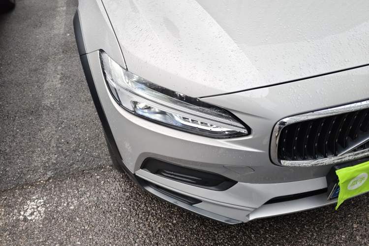 Used Volvo V90 2023 Cross Country B5 AWD Smart Range Edition Right Front Headlight