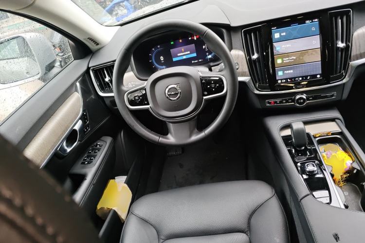 Used Volvo V90 2023 Cross Country B5 AWD Smart Range Edition Steering Wheel