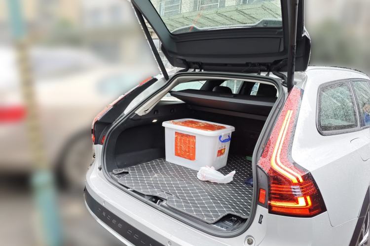 Used Volvo V90 2023 Cross Country B5 AWD Smart Range Edition Trunk