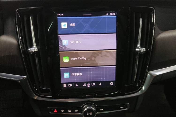 Used Volvo V90 2023 Cross Country B5 AWD Smart Range Edition Audio And AC Panel