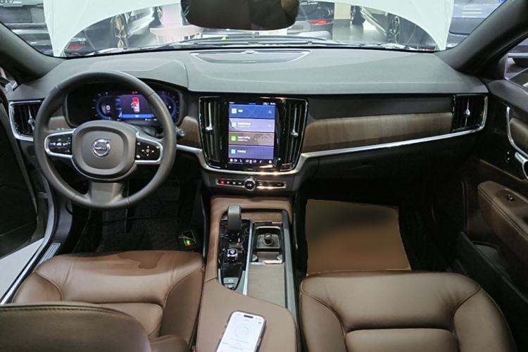 Used Volvo V90 2023 Cross Country B5 AWD Smart Range Edition Center Console