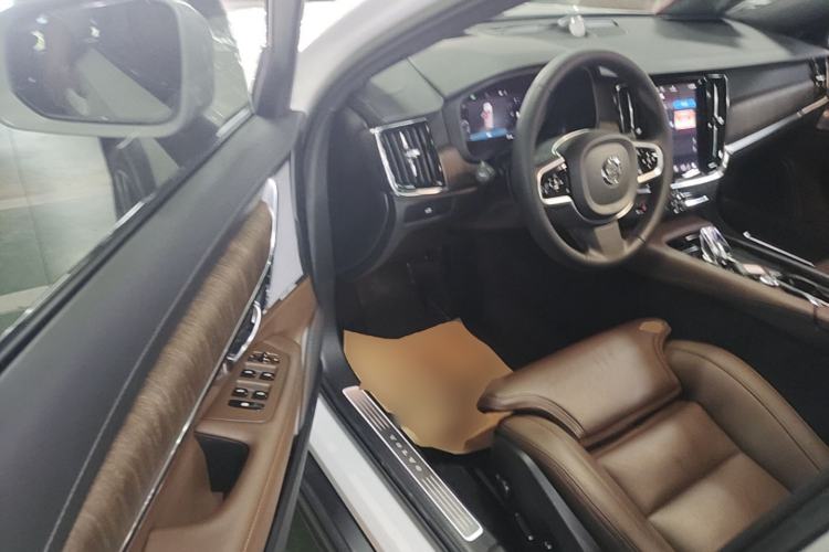 Used Volvo V90 2023 Cross Country B5 AWD Prestige Edition Driver Seat