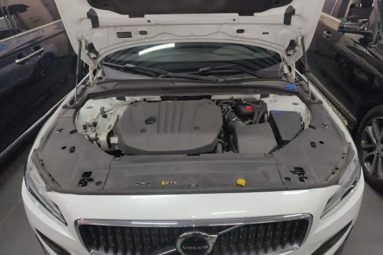 Used Volvo V90 2023 Cross Country B5 AWD Smart Range Edition Engine Bay