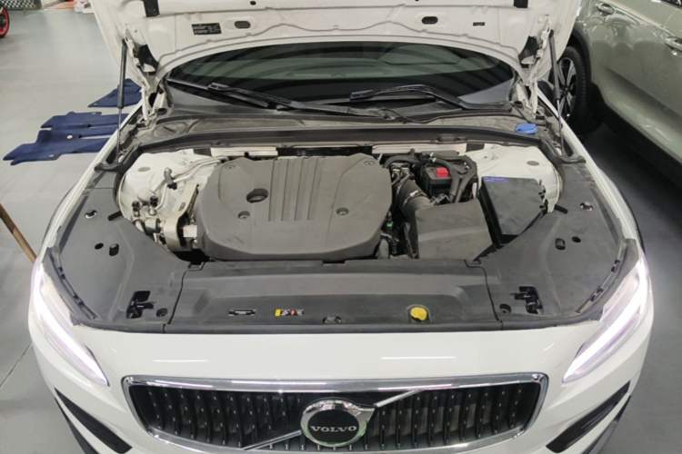 Used Volvo V90 2023 Cross Country B5 AWD Smart Range Edition Engine Bay