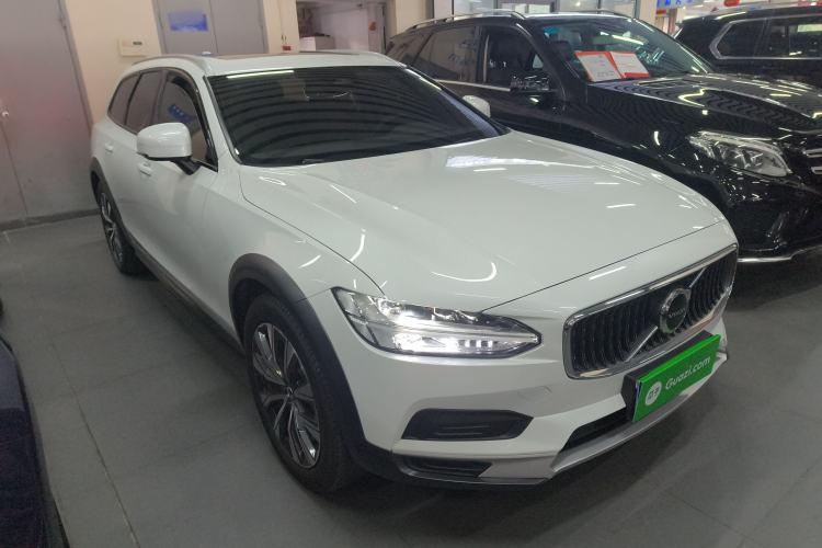 Used Volvo V90 2023 Cross Country B5 AWD Smart Range Edition Exterior 1