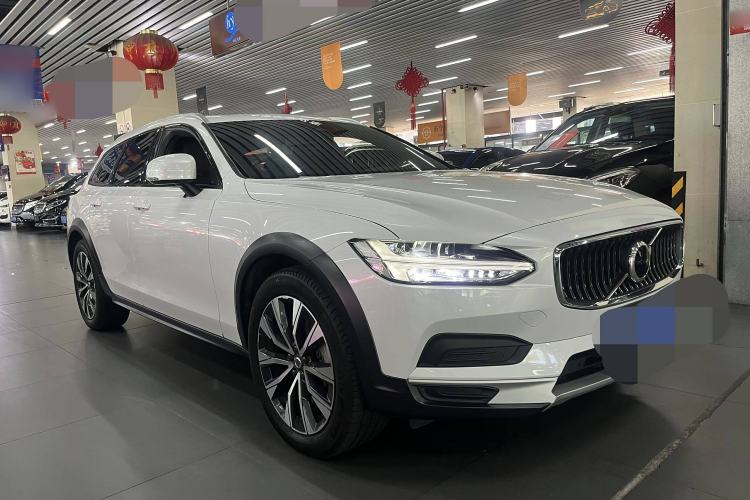 Used Volvo V90 2023 Cross Country B5 AWD Smart Range Edition Exterior 2