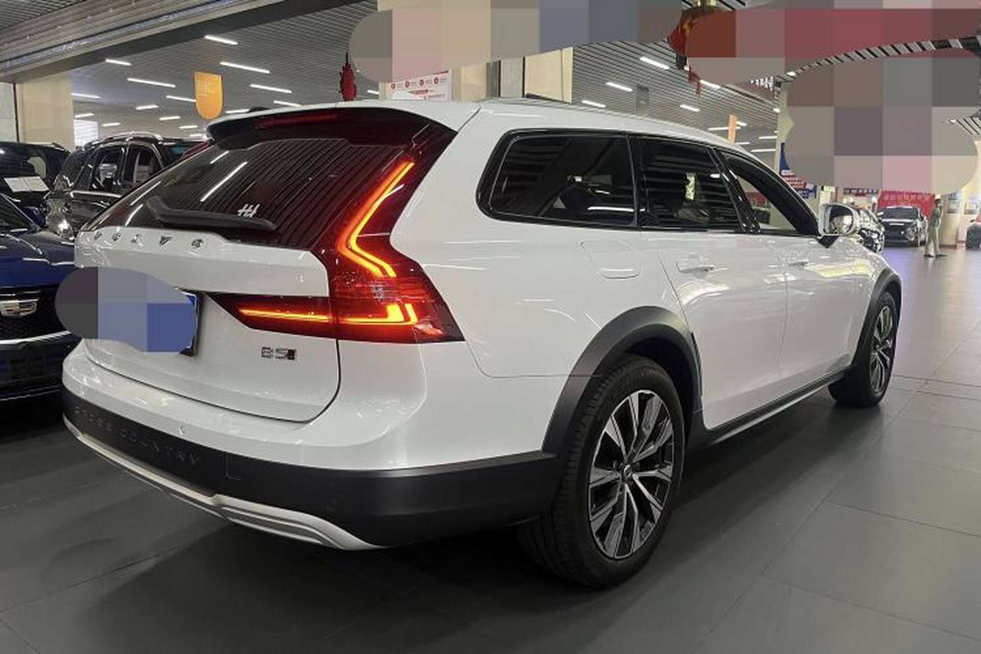 Used Volvo V90 2023 Cross Country B5 AWD Smart Range Edition Exterior 3
