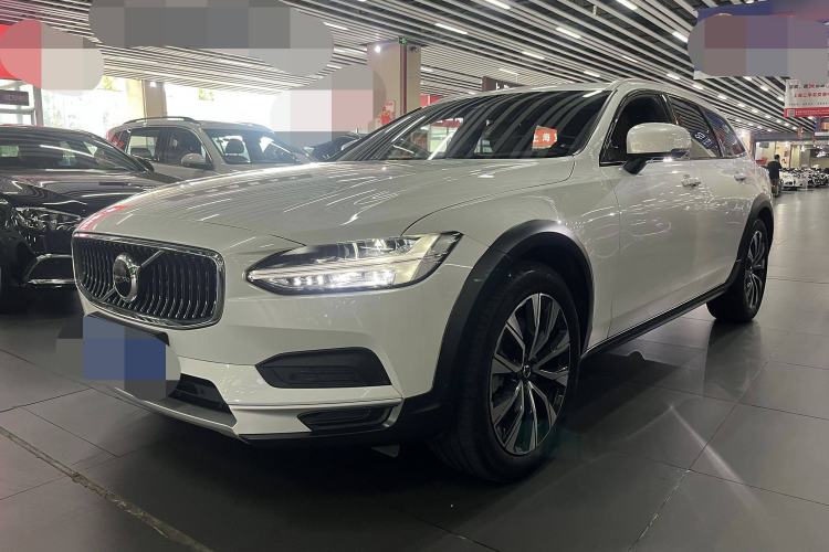 Used Volvo V90 2023 Cross Country B5 AWD Smart Range Edition Exterior 5
