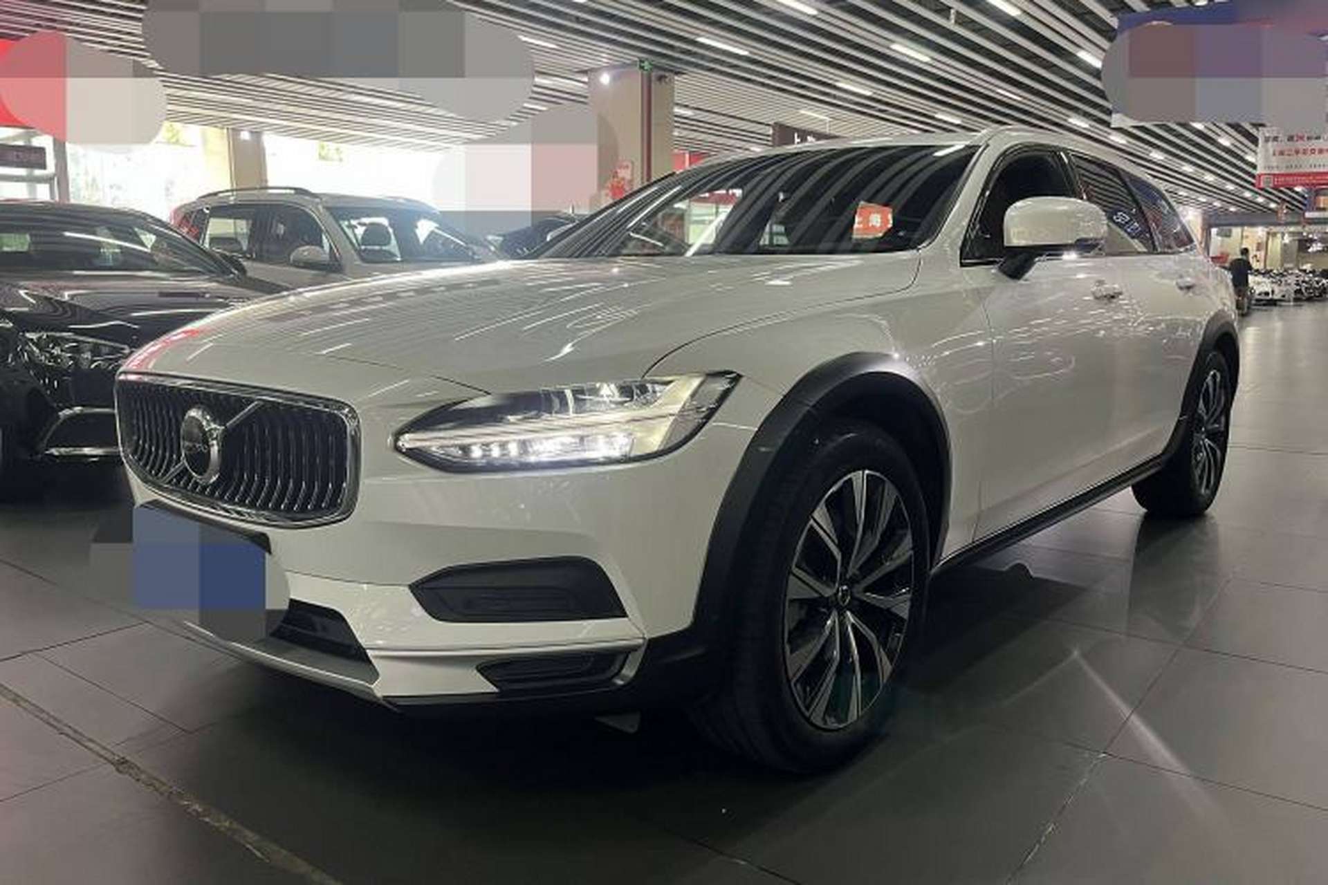 Used Volvo V90 2023 Cross Country B5 AWD Smart Range Edition Exterior 5