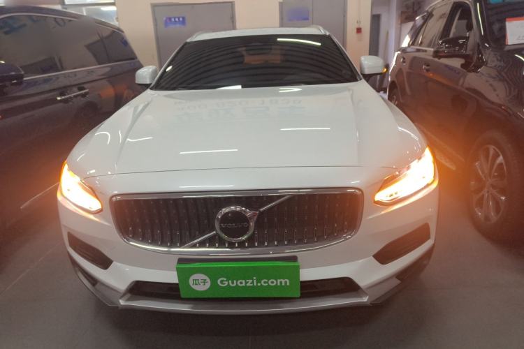 Used Volvo V90 2023 Cross Country B5 AWD Smart Range Edition Front