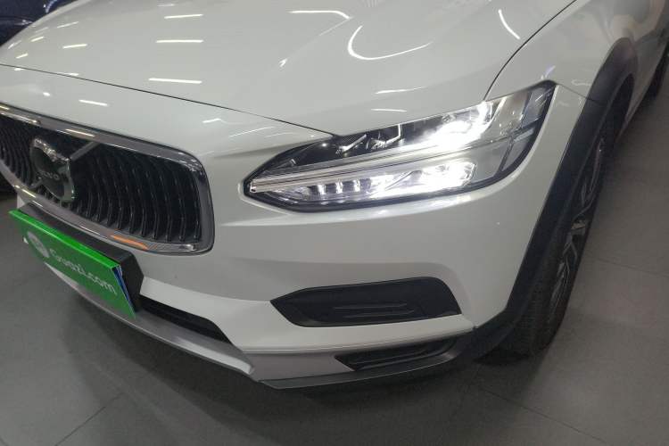 Used Volvo V90 2023 Cross Country B5 AWD Smart Range Edition Left Front Headlight