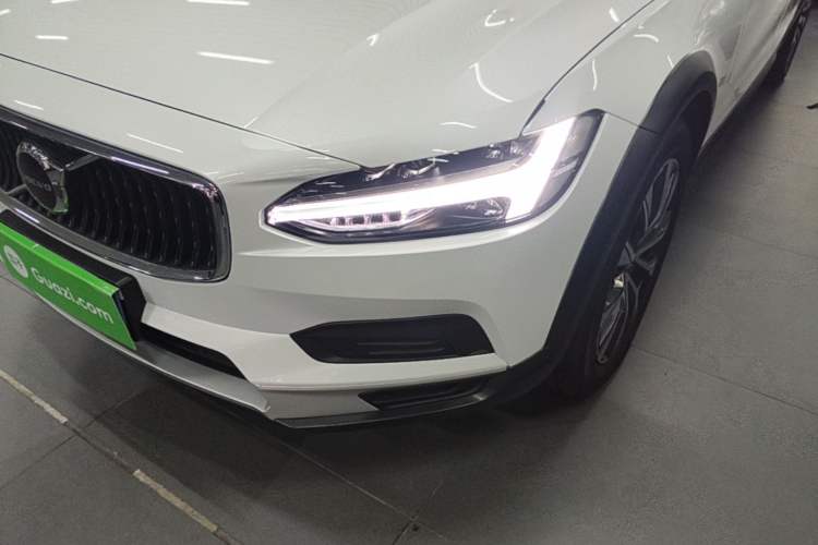 Used Volvo V90 2023 Cross Country B5 AWD Smart Range Edition Left Front Headlight