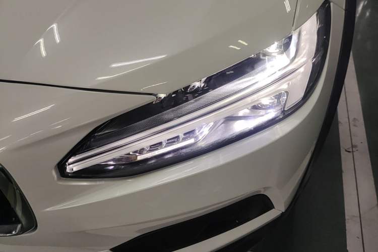 Used Volvo V90 2023 Cross Country B5 AWD Prestige Edition Left Front Headlight