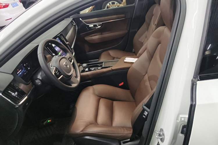 Used Volvo V90 2023 Cross Country B5 AWD Smart Range Edition Left Front Seat