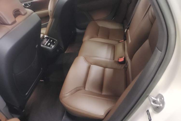 Used Volvo V90 2023 Cross Country B5 AWD Prestige Edition Left Rear Seat