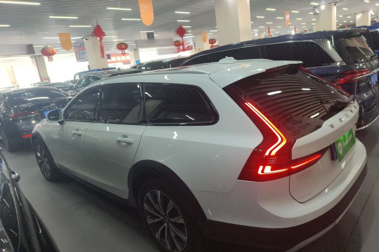 Used Volvo V90 2023 Cross Country B5 AWD Smart Range Edition Left Side