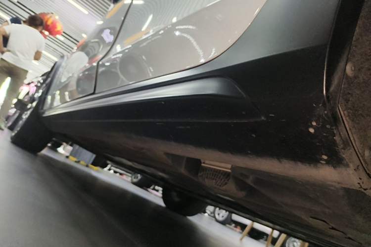 Used Volvo V90 2023 Cross Country B5 AWD Smart Range Edition Left Side Sill