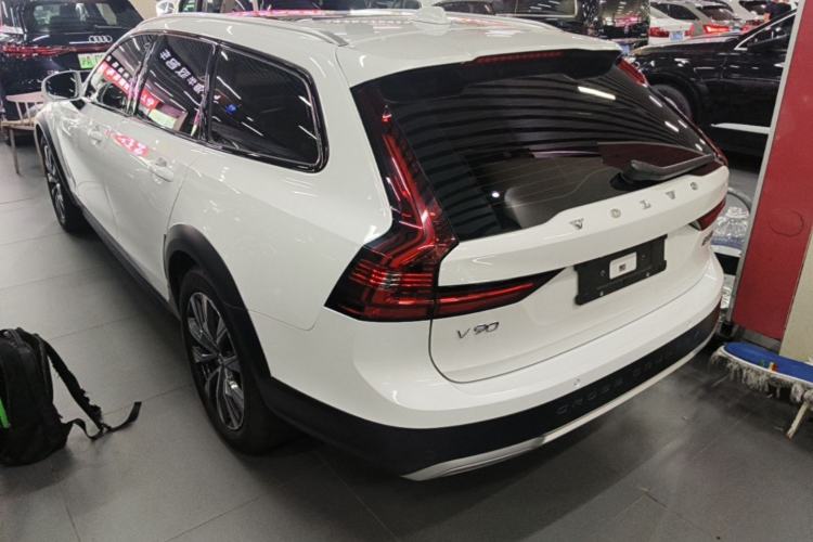 Used Volvo V90 2023 Cross Country B5 AWD Smart Range Edition Rear Left 45 Deg