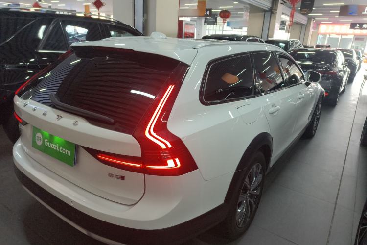 Used Volvo V90 2023 Cross Country B5 AWD Smart Range Edition Rear Right 45 Deg