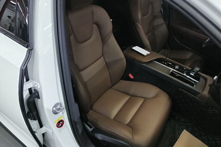 Used Volvo V90 2023 Cross Country B5 AWD Smart Range Edition Right Front Seat