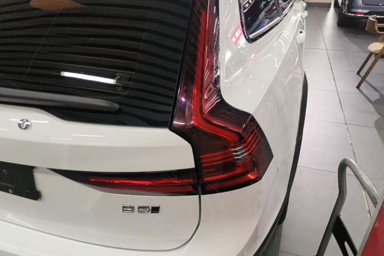 Used Volvo V90 2023 Cross Country B5 AWD Smart Range Edition Right Rear Taillight
