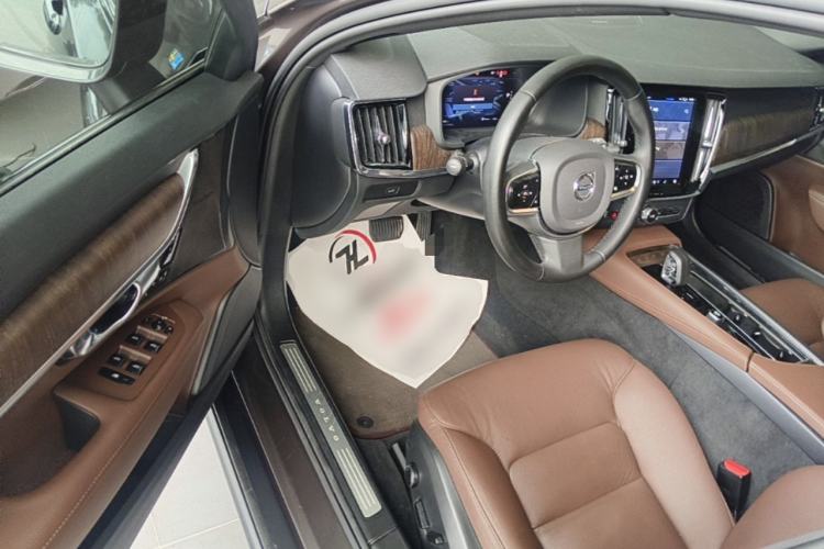 Used Volvo V90 2024 Cross Country B5 AWD Smart Range Edition Driver Seat