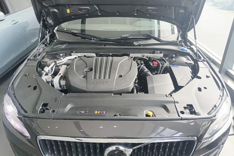 Used Volvo V90 2024 Cross Country B5 AWD Smart Range Edition Engine Bay