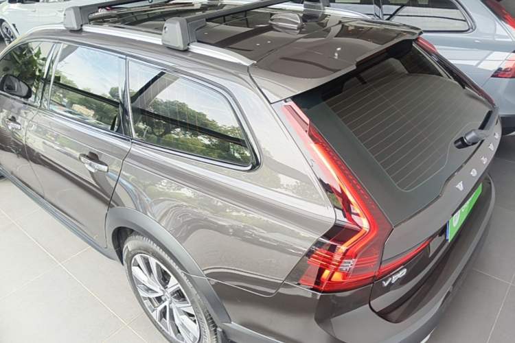 Used Volvo V90 2024 Cross Country B5 AWD Smart Range Edition Exterior 2