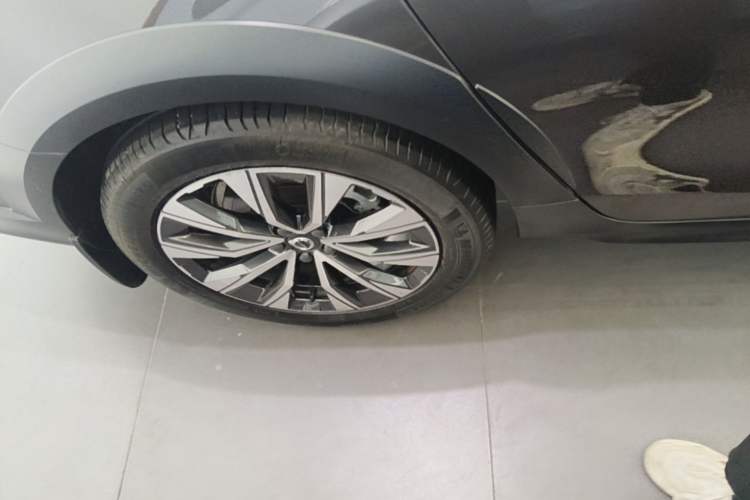 Used Volvo V90 2024 Cross Country B5 AWD Smart Range Edition Exterior 5